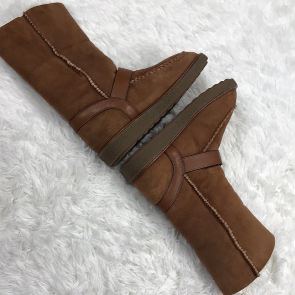Coach Fold Down Sherling Boots - Picture 12 of 15